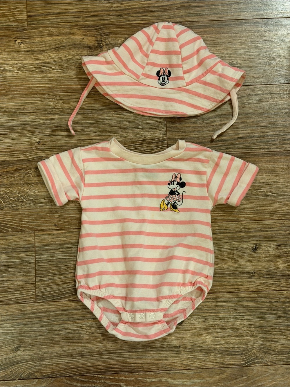 Disney Baby Minnie Mouse Romper & Hat Set